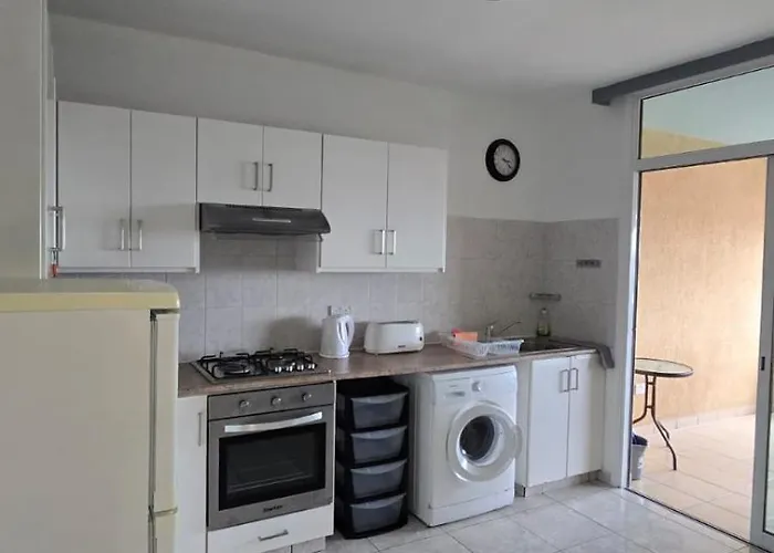 Erika Sea Breeze Makenzie * Larnaca