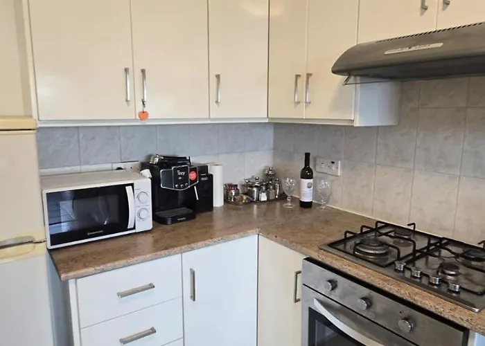 Erika Sea Breeze Makenzie Ларнака